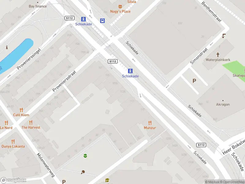 Ambulance met gepaste spoed naar de Schiekade in Rotterdam