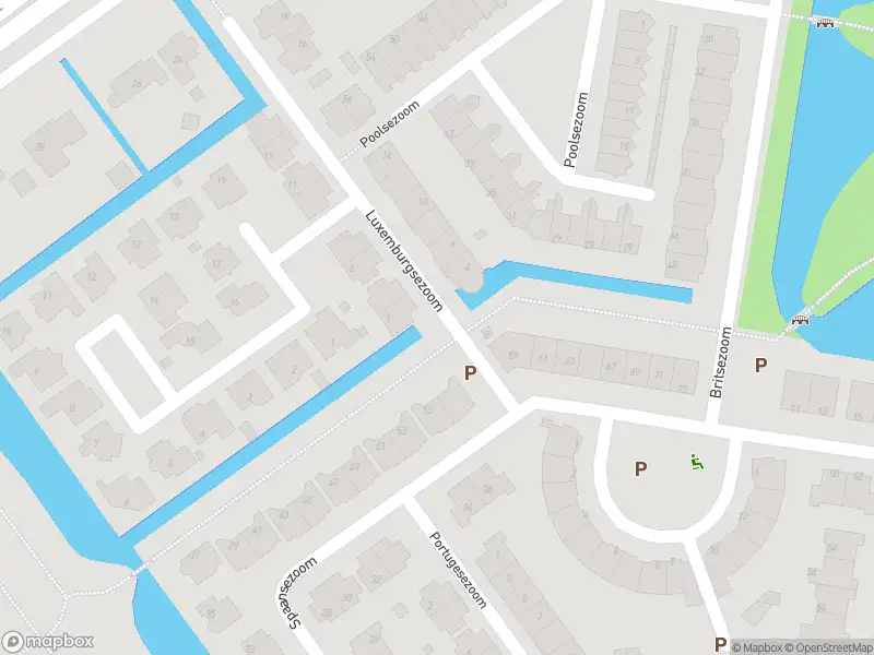 Ambulance met grote spoed naar de Luxemburgsezoom in Nieuwerkerk aan den IJssel