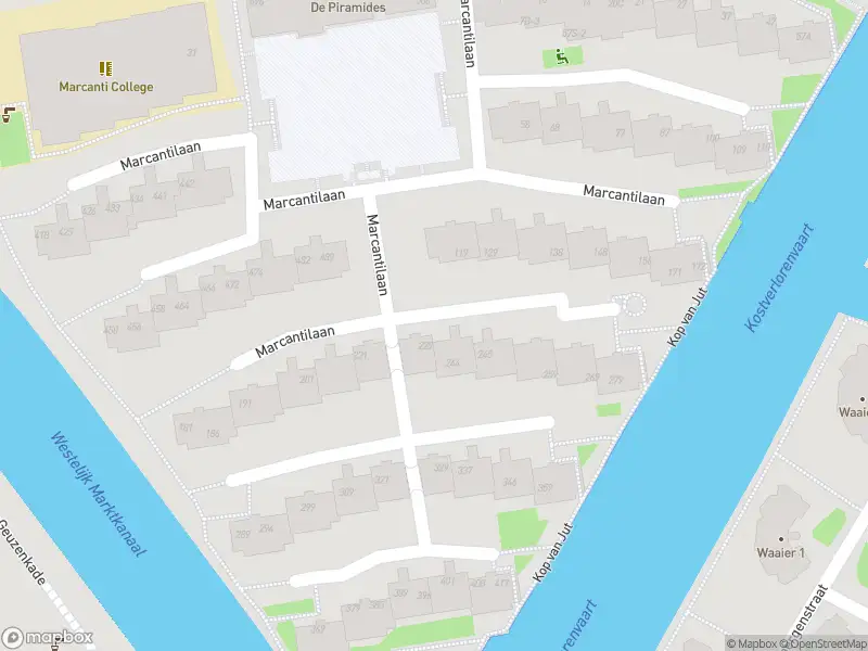 Ambulance met grote spoed naar de Marcantilaan in Amsterdam