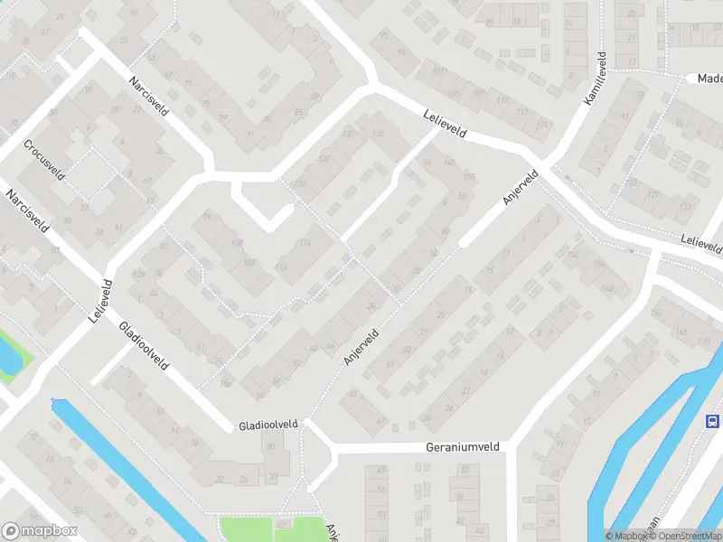 Ambulance met grote spoed naar de Madeliefveld in Nieuwerkerk aan den IJssel