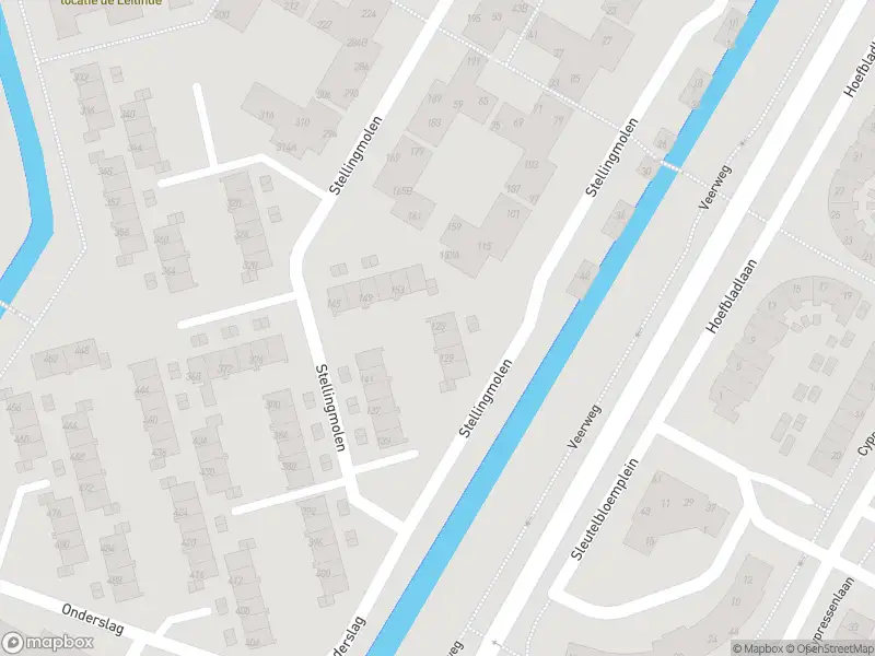 Ambulance met grote spoed naar de Stellingmolen in Papendrecht