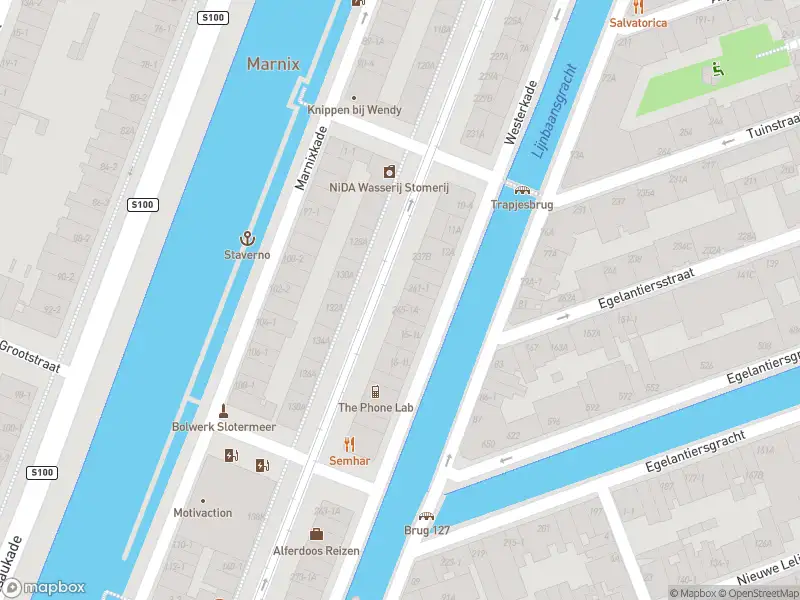 Ambulance met gepaste spoed naar de Westerkade in Amsterdam