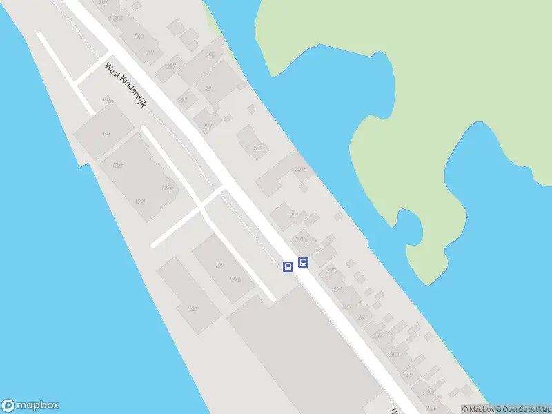 Ambulance met grote spoed naar de West Kinderdijk in Alblasserdam