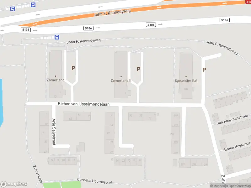 Ambulance met grote spoed naar de Cornelis Heinricksestraat in Rotterdam