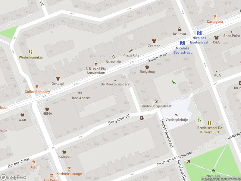 Ambulance met grote spoed naar de Kneppelhoutstraat in Amsterdam