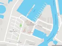 Politie naar de Mastspoor in Huizen vanwege steekincident