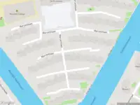 Ambulance met grote spoed naar de Marcantilaan in Amsterdam