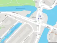 Ambulance met gepaste spoed naar de Nassauplein in Amsterdam