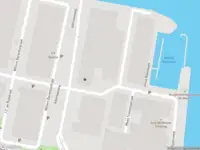 Ambulance met grote spoed naar de Admiraal Helfrichweg in Leiden