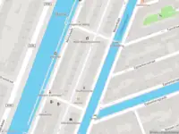 Ambulance met gepaste spoed naar de Westerkade in Amsterdam