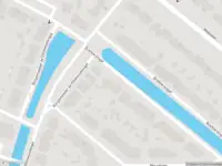 Ambulance met grote spoed naar de Breitnersingel in Rotterdam