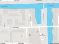 Ambulance met grote spoed naar de Kerdijkhof in Amsterdam