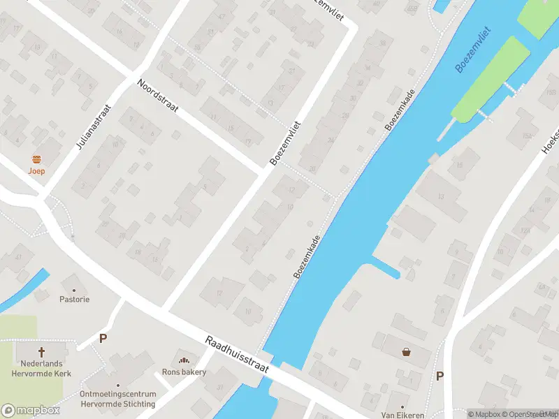 Ambulance met grote spoed naar de Boezemvliet in Maasdam