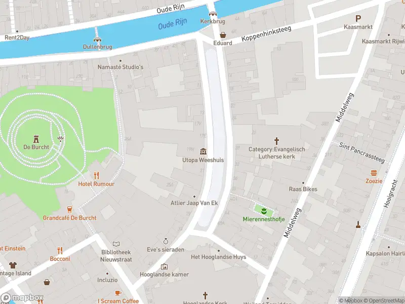 Ambulance met grote spoed naar de Hooigracht in Leiden