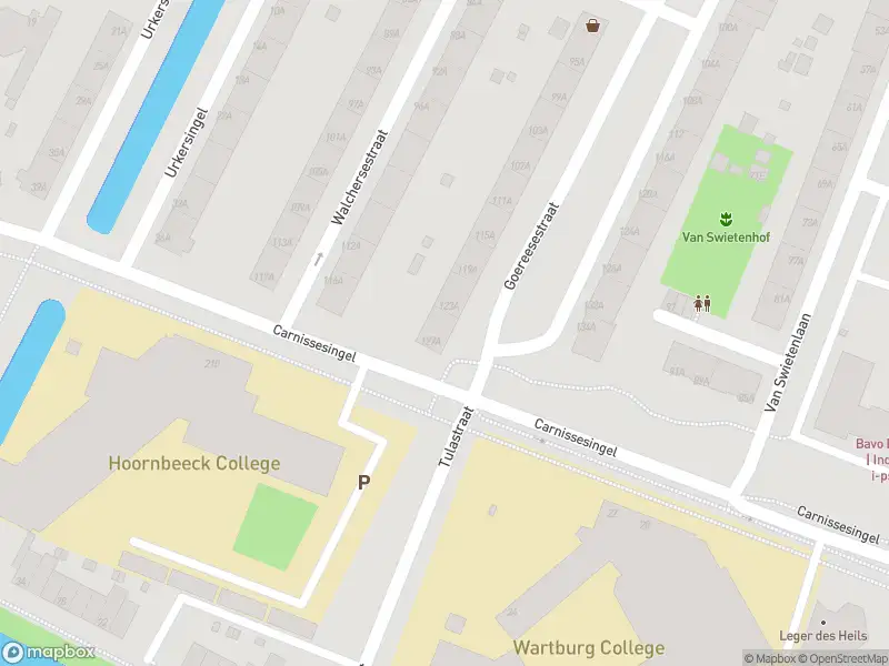 Ambulance met grote spoed naar de Carnissesingel in Rotterdam