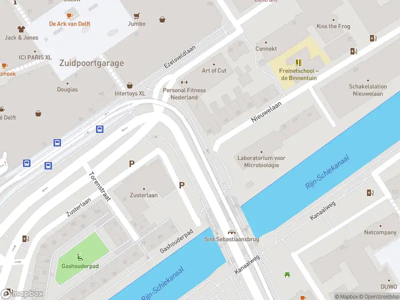 Ambulance met grote spoed naar de Sint Sebastiaansbrug in Delft