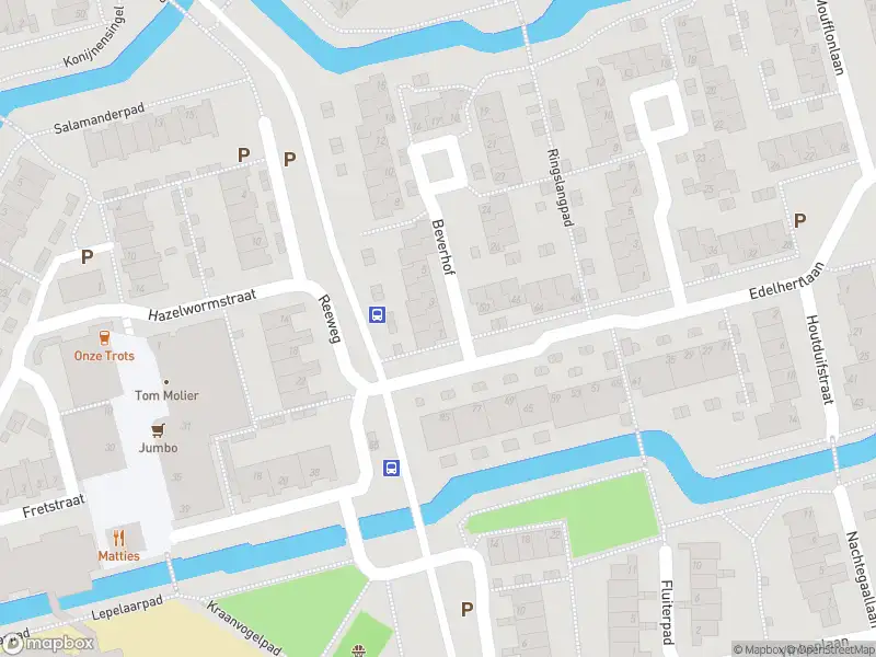 Ambulance met grote spoed naar de Beverhof in Delft