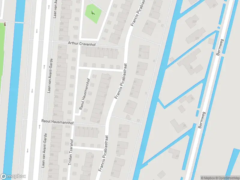 Ambulance met grote spoed naar de Francis Picabiastraat in Rotterdam