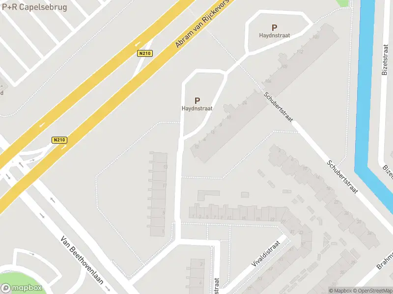 Ambulance met gepaste spoed naar de Haydnstraat in Capelle aan den IJssel