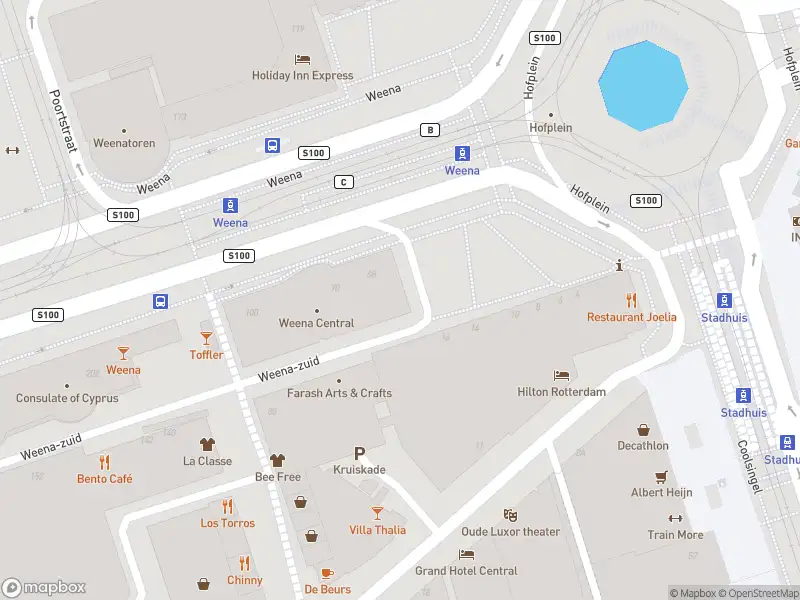 Ambulance met gepaste spoed naar de Weena in Rotterdam