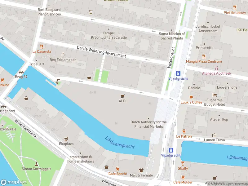 Ambulance met gepaste spoed naar de Nieuwe Weteringstraat in Amsterdam