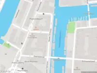 Ambulance met gepaste spoed naar de Nieuwe Teertuinen in Amsterdam