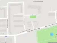 Ambulance met grote spoed naar de Suze Groenewegplantsoen in Amsterdam