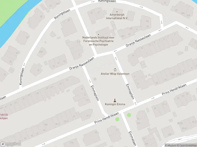 Ambulance met gepaste spoed naar de Emmaplein in Amsterdam