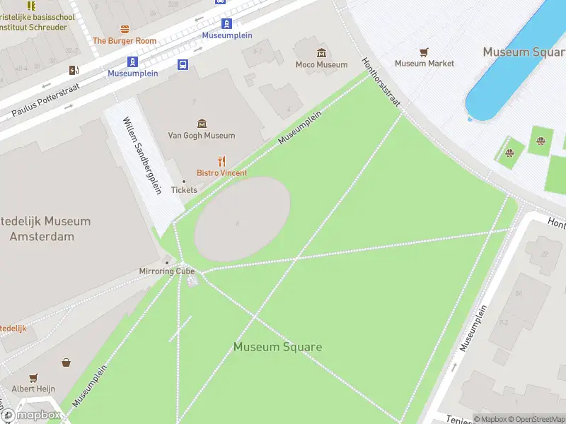 Ambulance met grote spoed naar de Museumplein in Amsterdam