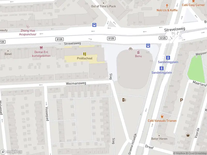 Ambulance met grote spoed naar de Weimansweg in Rotterdam