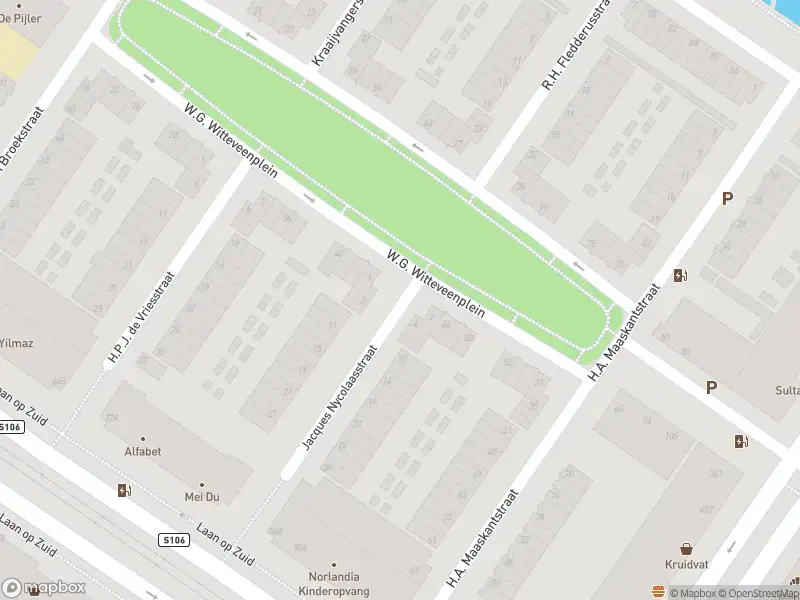 Ambulance met gepaste spoed naar de Jacques Nycolaasstraat in Rotterdam