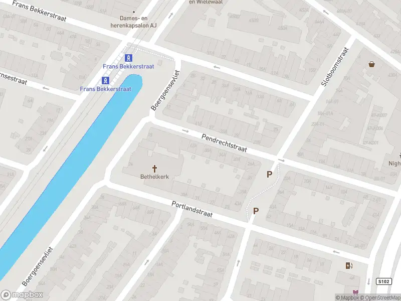 Ambulance met grote spoed naar de Pendrechtstraat in Rotterdam