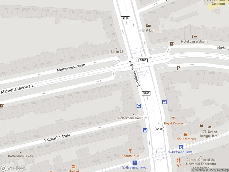 Ambulance met gepaste spoed naar de Mathenesserlaan in Rotterdam