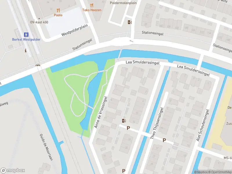 Ambulance met grote spoed naar de Anne de Vriessingel in Berkel en Rodenrijs