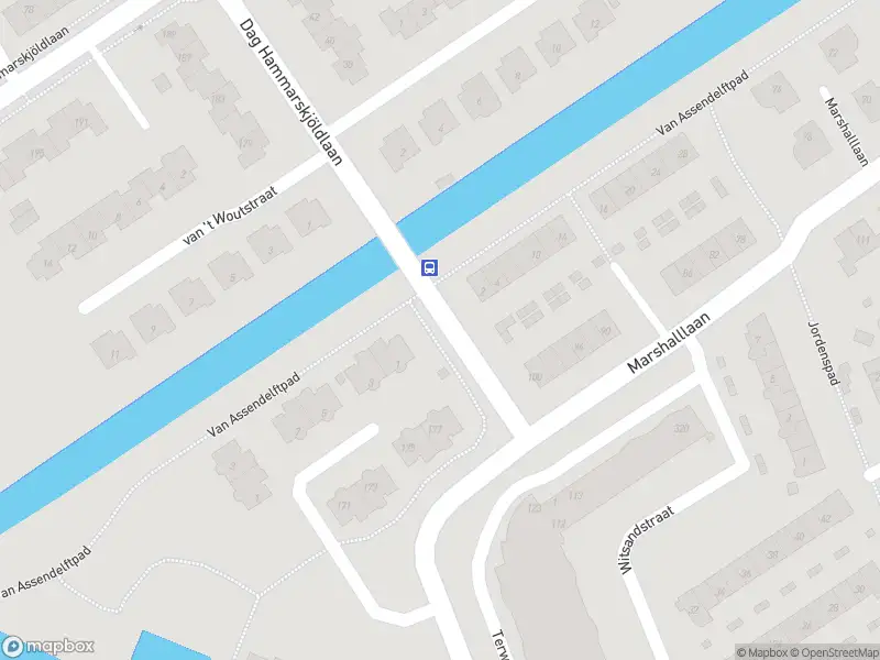 Ambulance met grote spoed naar de Van Assendelftpad in Hellevoetsluis