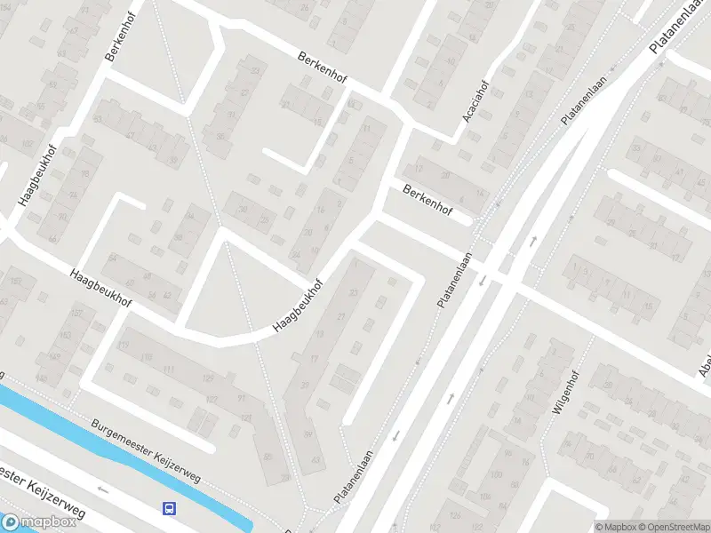 Ambulance met grote spoed naar de Haagbeukhof in Papendrecht