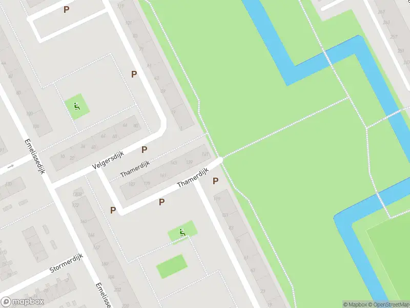 Ambulance met gepaste spoed naar de Thamerdijk in Rotterdam