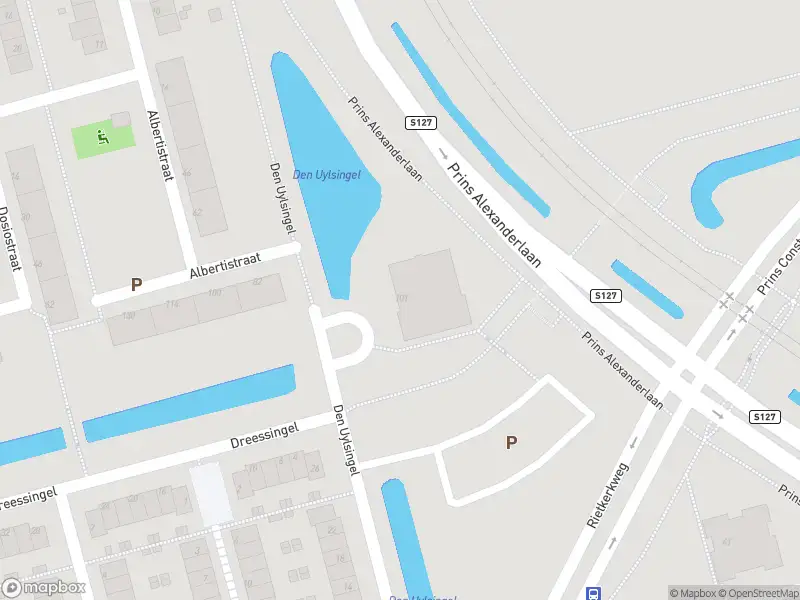 Ambulance met gepaste spoed naar de Den Uylsingel in Rotterdam