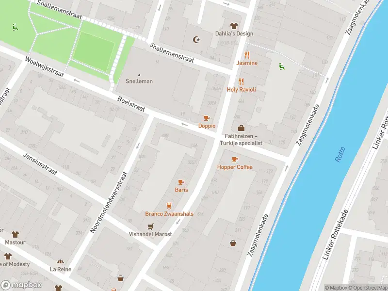 Ambulance met grote spoed naar de Woelwijkstraat in Rotterdam