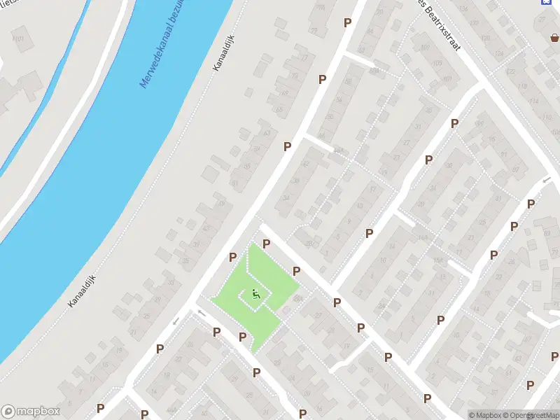 Ambulance met grote spoed naar de Koningin Wilhelminastraat in Arkel