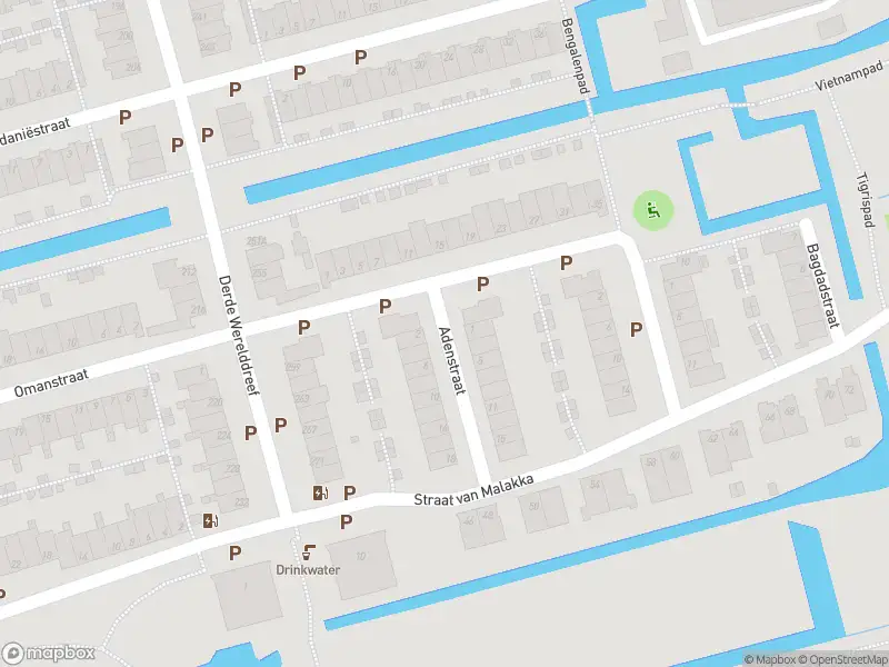 Ambulance met grote spoed naar de Adenstraat in Delft