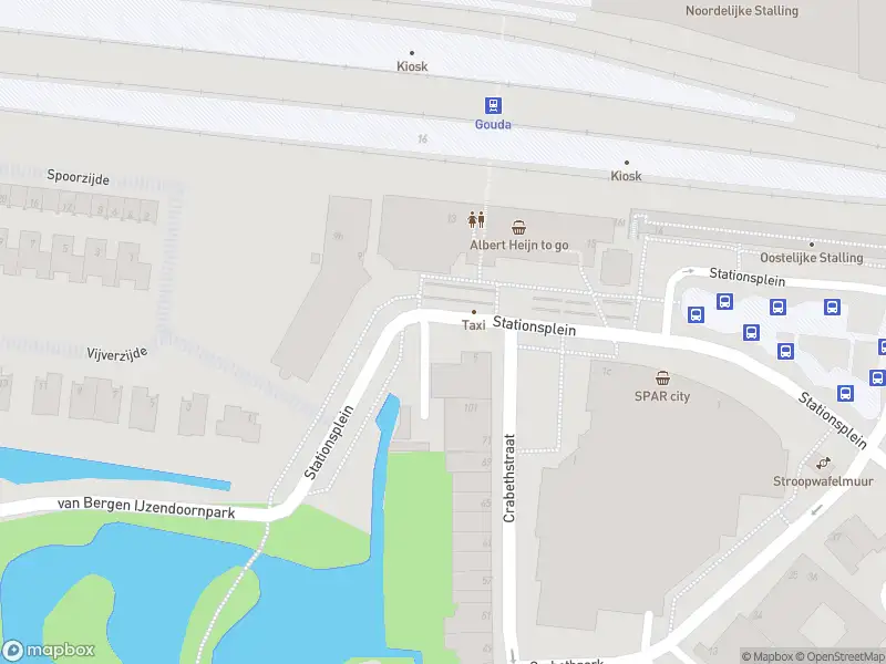 Ambulance met grote spoed naar de Stationsplein in Gouda