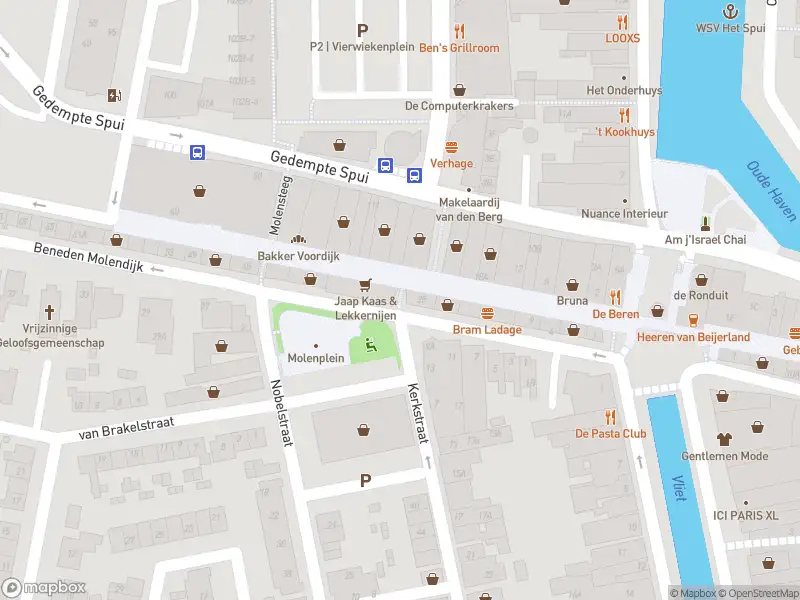 Ambulance met grote spoed naar de Molendijk in Oud-Beijerland