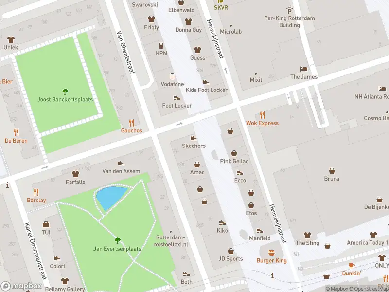 Ambulance met grote spoed naar de Lijnbaan in Rotterdam