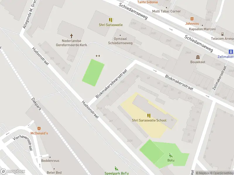 Ambulance met grote spoed naar de Blokmakersdwarsstraat in Rotterdam