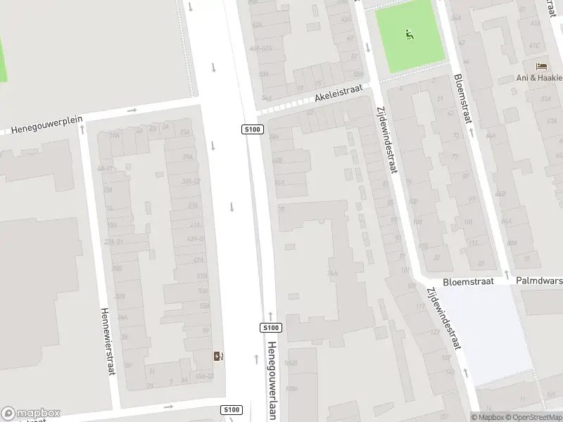 Ambulance met gepaste spoed naar de Henegouwerlaan in Rotterdam