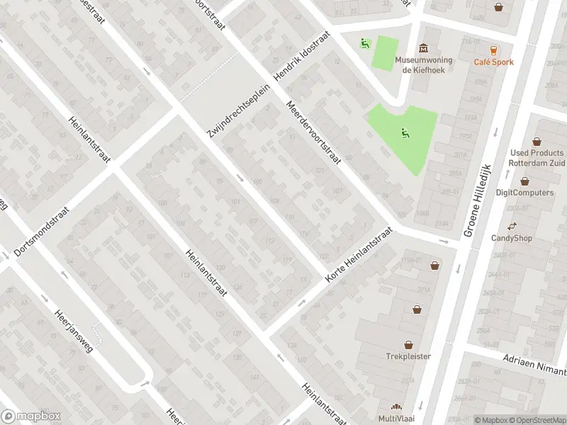 Ambulance met grote spoed naar de Zwijndrechtsestraat in Rotterdam