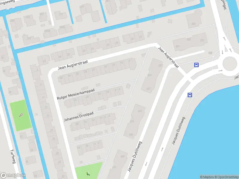 Ambulance met grote spoed naar de Rutger Metelerkamppad in Rotterdam