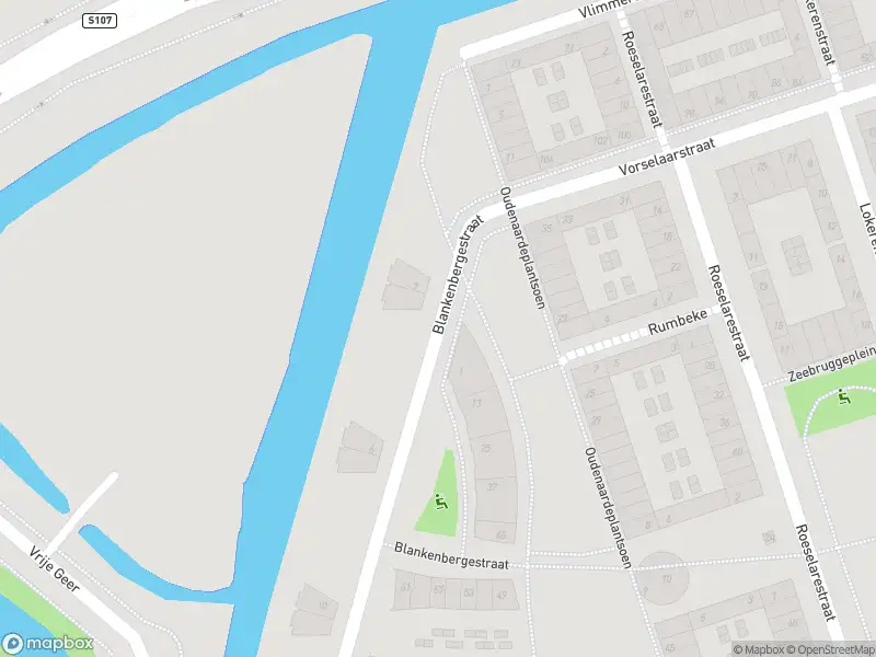 Ambulance met grote spoed naar de Blankenbergestraat in Amsterdam