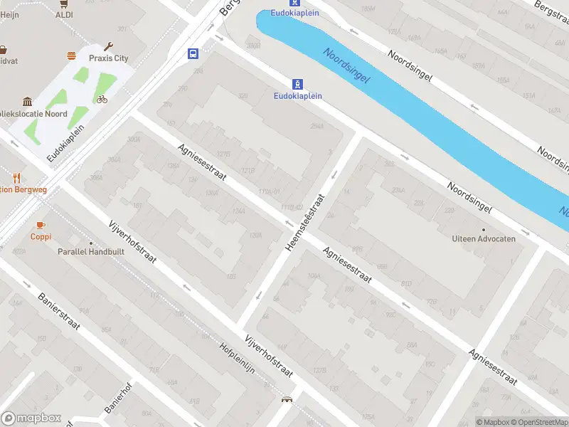 Ambulance met grote spoed naar de Heemsteêstraat in Rotterdam